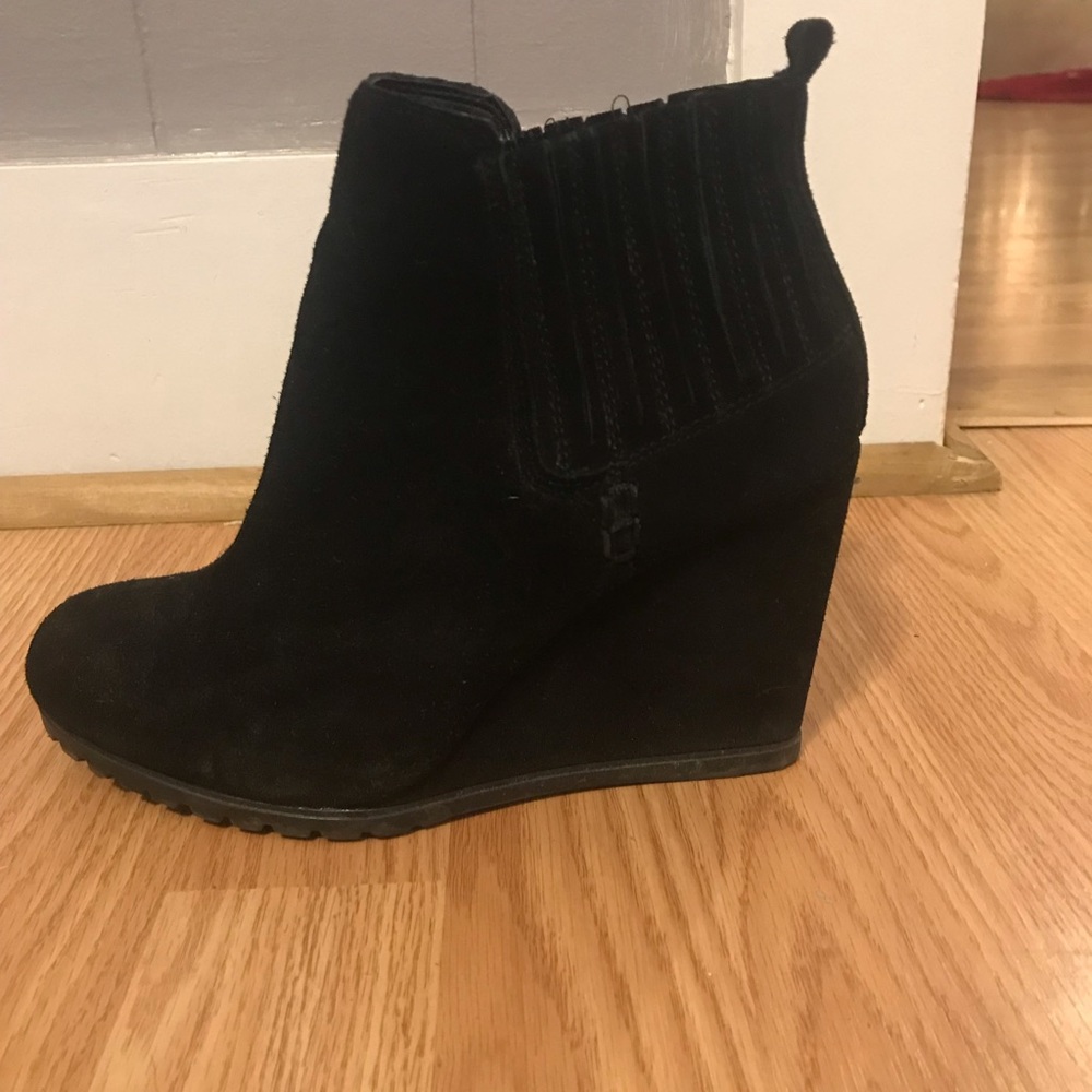 Black Gianni Bini ankle boots